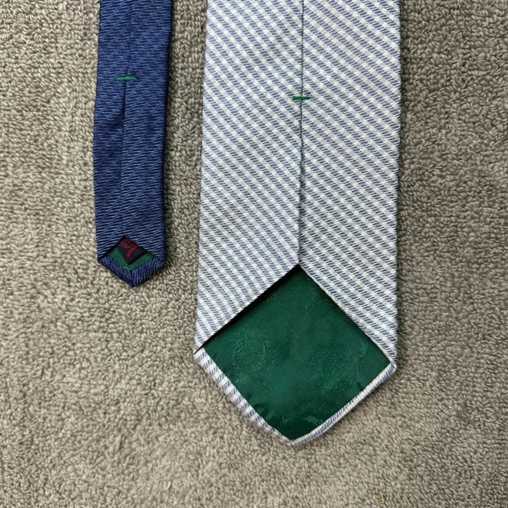 Tommy Hilfiger Mens Blue White Diagonal Stripe 100% Silk Necktie Classic Formal
